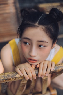 六个瑞士女孩在加油站